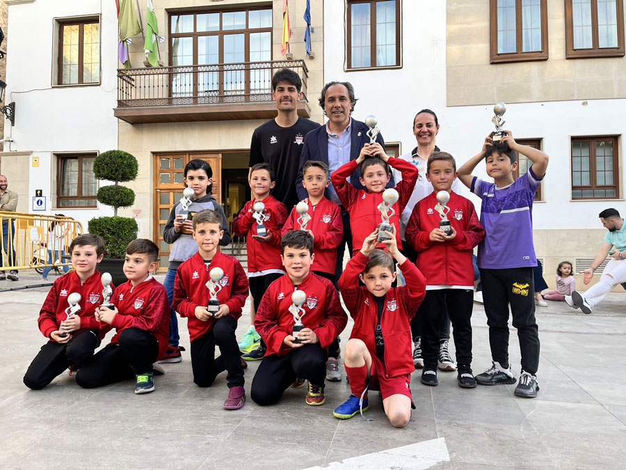 Recibimiento oficial a los Senior y Prebenjamines del Club Deportivo Hispania por sus recientes logros deportivos