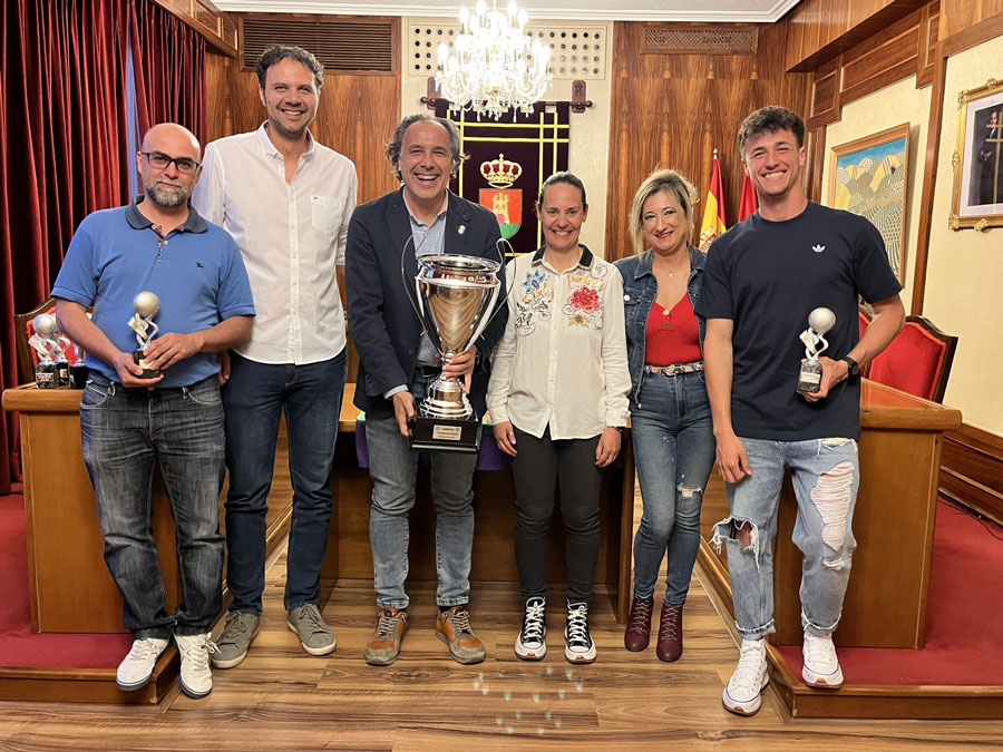 Recibimiento oficial a los Senior y Prebenjamines del Club Deportivo Hispania por sus recientes logros deportivos