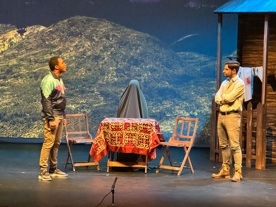 Éxito del estreno de la obra "Más allá de la colina" de Esphera Teatro'