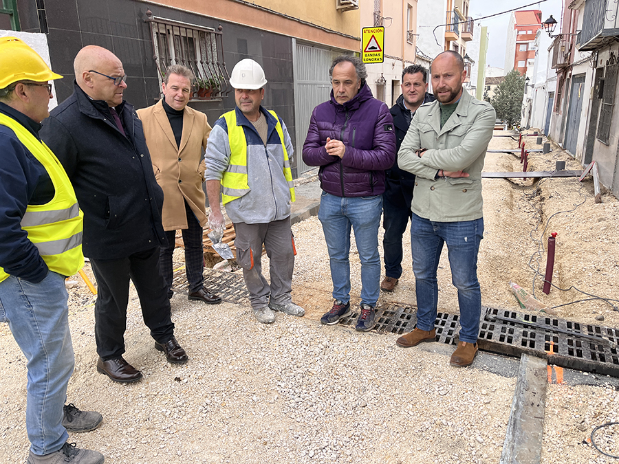 El subdelegado destaca la inversión de casi 483.000 euros para la mejora de infraestructuras municipales y vías urbanas de Torredelcampo