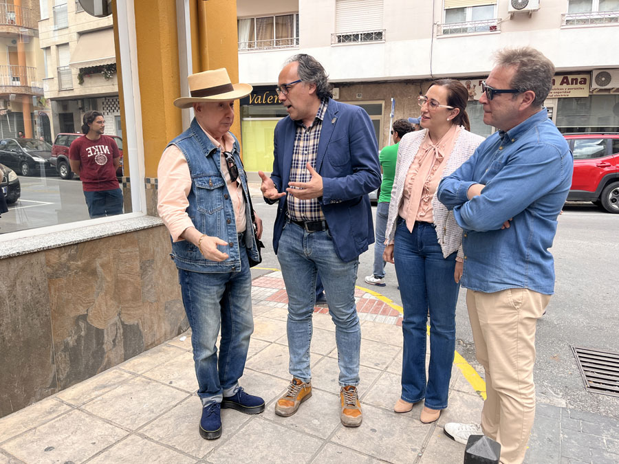 Homenaje a Juanito Valderrama en la calle donde nació