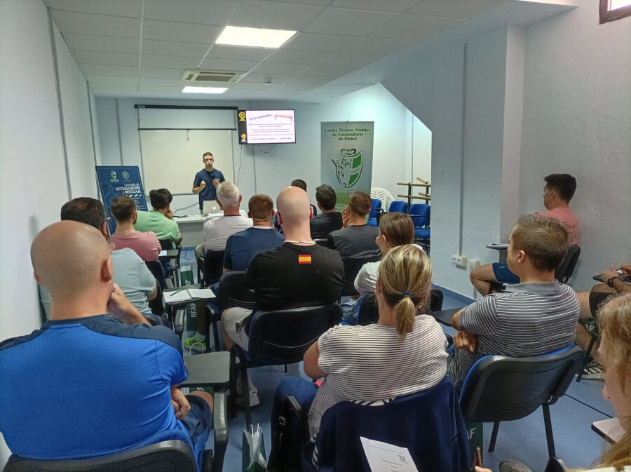 Torredelcampo acogió la I Jornada de Actualización y Reciclaje para entrenadores de fútbol sala