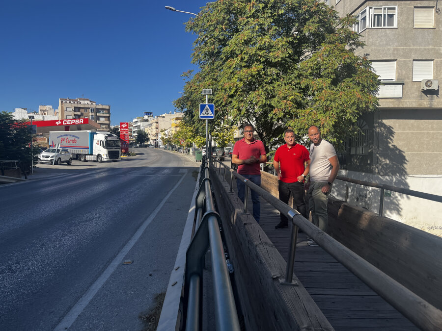 Mejoras en la seguridad vial de Torredelcampo mediante la instalación de señales luminosas