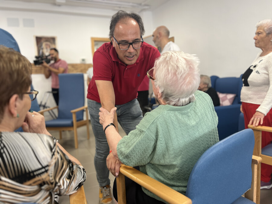 Jornada de convivencia en el Centro de Día ‘Arrayán’ con motivo del Día de las Personas Mayores