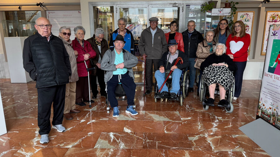 Torredelcampo recibe la visita de un grupo de vecinos y vecinas llegados desde Alcaudete