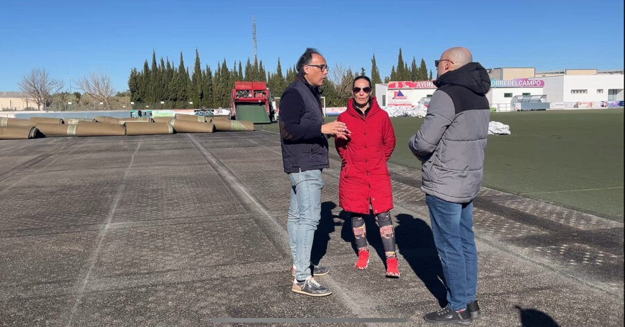 Renovación del césped artificial del campo de fútbol municipal: una apuesta por la calidad y la salud deportiva
