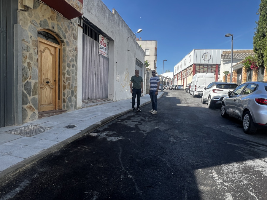 Finalizan las obras de mejora integral en la calle Almería con una inversión de 70.000 euros