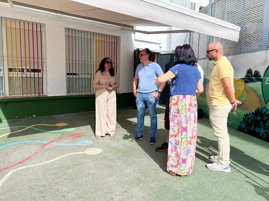 El Ayuntamiento de Torredelcampo amplía las zonas de sombra en los patios escolares con una inversión 100 % municipal