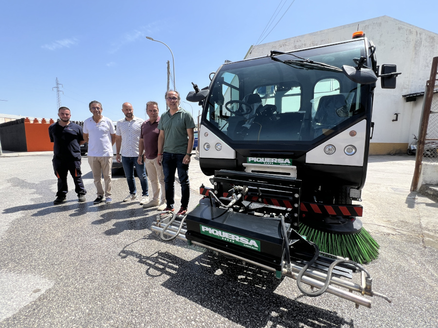 Torredelcampo incorpora una nueva barredora para reforzar el servicio de limpieza viaria