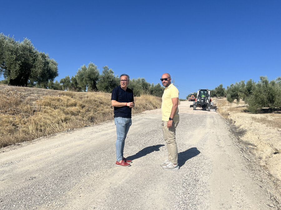 El Ayuntamiento de Torredelcampo mantiene un año más el compromiso con el mantenimiento de los caminos rurales