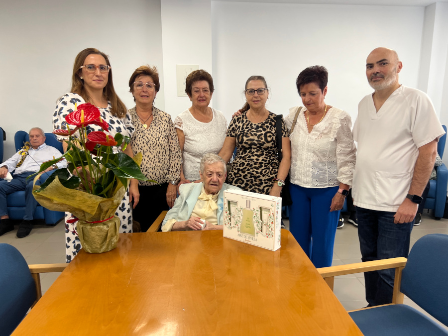 Homenaje a Juana Torres por sus 15 años como usuaria del Centro de Día Arrayán
