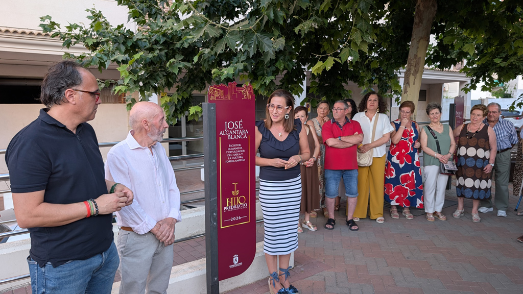José Alcántara ya cuenta con su placa como Hijo Predilecto en el Paseo 10 de Junio